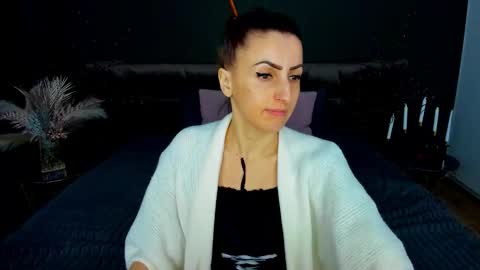 rebecca_diamonds online show from February 10, 2026, 7:01 am