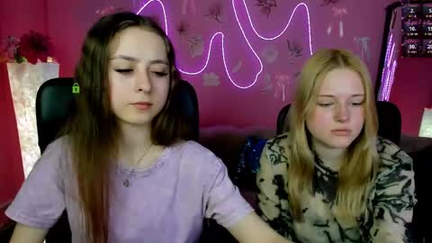 Snapshot of rebecca_smile_ chatting on April 23, 2026, 12:29 pm rebecca_smile_ online show from April 23, 2026, 12:29 pm