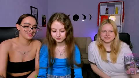 Snapshot of rebecca_smile_ chatting on May 20, 2026, 12:55 pm rebecca_smile_ online show from May 20, 2026, 12:55 pm