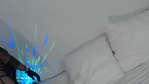 Rebeccalachaude online show from November 11, 2025, 8:14 am