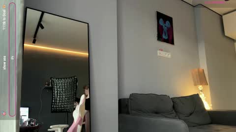 Rebecca Nikson online show from September 17, 2025, 3:41 am