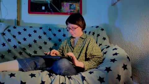 Snapshot of reborn_elf chatting on October 18, 2025, 5:57 pm Lara online show from October 18, 2025, 5:57 pm