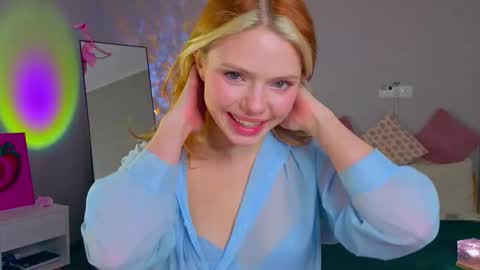 red__candy online show from November 25, 2025, 1:22 pm