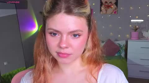 red__candy online show from May 15, 2026, 2:02 pm