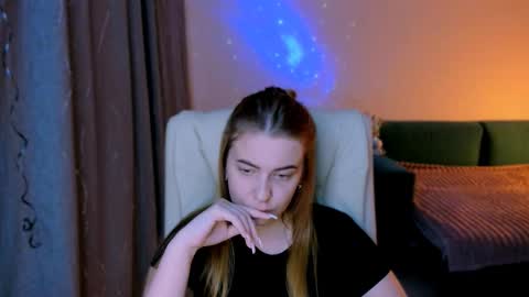 Snapshot of red__dizzy chatting on November 23, 2025, 10:42 pm red__dizzy online show from November 23, 2025, 10:42 pm