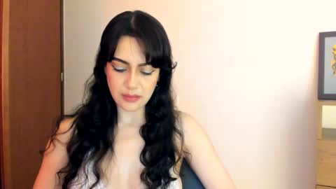 red_flower203 online show from April 17, 2026, 8:01 pm