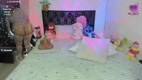 Snapshot of red_girlofficial chatting on April 28, 2026, 2:10 am Taliana online show from April 28, 2026, 2:10 am