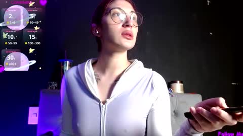 IG   OF red moonn online show from February 4, 2026, 3:45 am