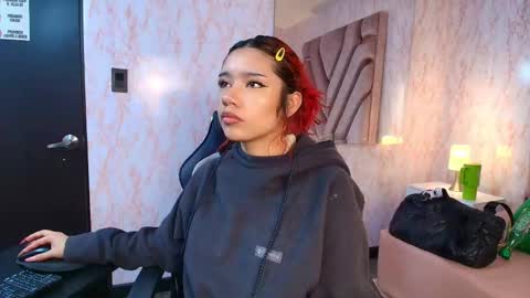 Snapshot of red_pandaa chatting on February 1, 2026, 3:27 am red_pandaa online show from February 1, 2026, 3:27 am