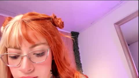 Snapshot of red_velvet____ chatting on November 26, 2025, 8:43 pm Stefany online show from November 26, 2025, 8:43 pm