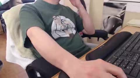 Red online show from April 11, 2026, 3:27 pm