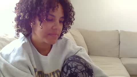 Redbonescarlet online show from September 29, 2025, 4:56 pm