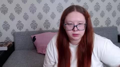 Chloe online show from October 19, 2025, 9:43 am