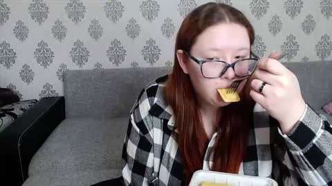 Chloe online show from October 21, 2025, 8:48 am