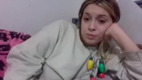 Snapshot of reddwaxx chatting on December 15, 2025, 4:33 pm reddwaxx online show from December 15, 2025, 4:33 pm