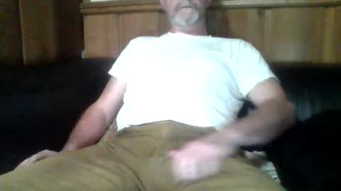 redfox60010 online show from April 19, 2026, 9:39 pm