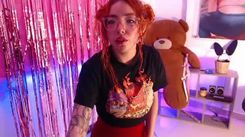 Snapshot of redgirrl_77 chatting on May 6, 2026, 11:48 am Mere online show from May 6, 2026, 11:48 am