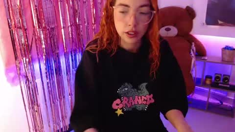 Snapshot of redgirrl_77 chatting on May 7, 2026, 11:59 am Mere online show from May 7, 2026, 11:59 am