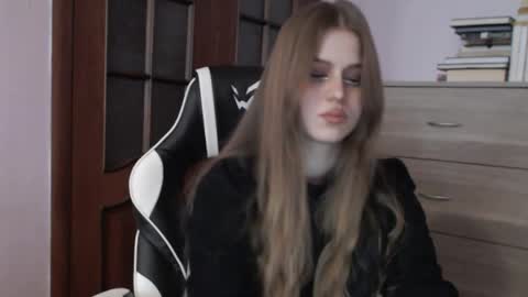 Lily online show from May 23, 2026, 2:50 am