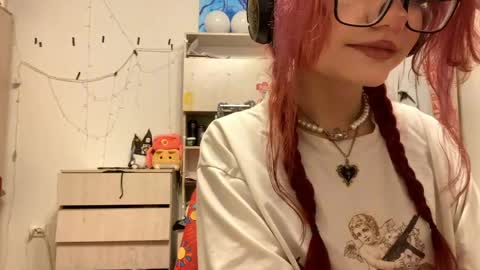 Snapshot of redheadcatxd chatting on April 4, 2026, 10:07 pm Eva online show from April 4, 2026, 10:07 pm