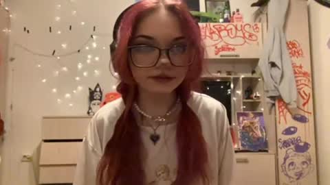 Snapshot of redheadcatxd chatting on April 5, 2026, 9:12 pm Eva online show from April 5, 2026, 9:12 pm