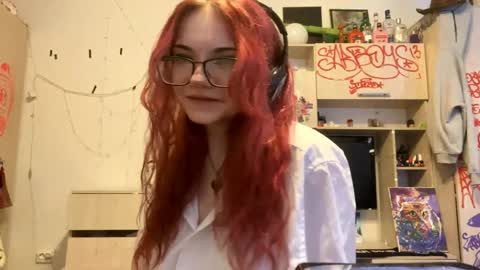 Snapshot of redheadcatxd chatting on April 9, 2026, 1:49 pm Eva online show from April 9, 2026, 1:49 pm