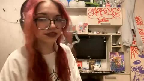 Snapshot of redheadcatxd chatting on April 16, 2026, 10:12 pm Eva online show from April 16, 2026, 10:12 pm