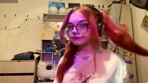 Snapshot of redheadcatxd chatting on April 18, 2026, 9:37 pm Eva online show from April 18, 2026, 9:37 pm