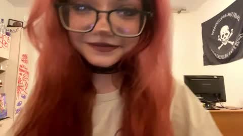 Snapshot of redheadcatxd chatting on April 28, 2026, 9:31 pm Eva online show from April 28, 2026, 9:31 pm