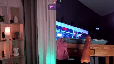 Snapshot of redjasmine_ chatting on June 19, 2026, 12:37 am Red Jasmine online show from June 19, 2026, 12:37 am