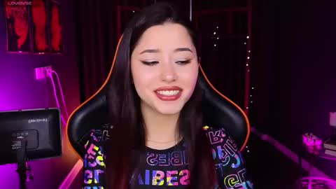 Snapshot of redmidnight_ chatting on November 25, 2025, 10:32 pm Kiara online show from November 25, 2025, 10:32 pm