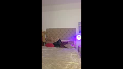 redvamp1985 online show from March 25, 2026, 9:54 pm