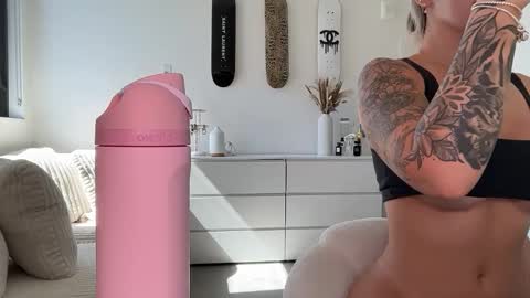 reecemariexx online show from February 11, 2026, 5:18 pm