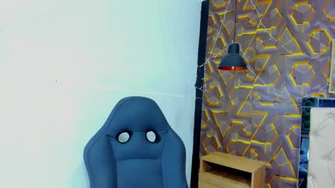 reed_kitty online show from December 16, 2025, 5:51 pm