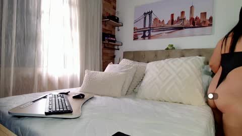 Yanella online show from March 2, 2025, 3:05 pm