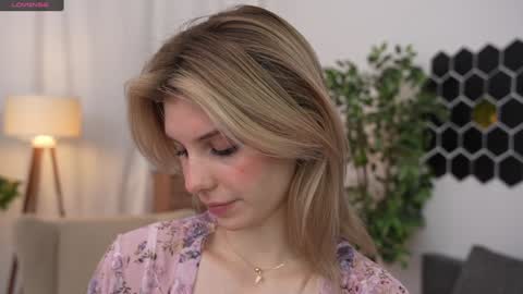 Snapshot of refined_style chatting on December 14, 2024, 7:18 am JessyinCherri yang online show from December 14, 2024, 7:18 am