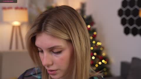 Snapshot of refined_style chatting on December 21, 2024, 7:13 am JessyinCherri yang online show from December 21, 2024, 7:13 am