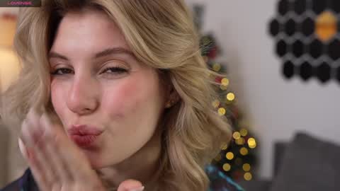 Snapshot of refined_style chatting on December 29, 2024, 7:17 am JessyinCherri yang online show from December 29, 2024, 7:17 am