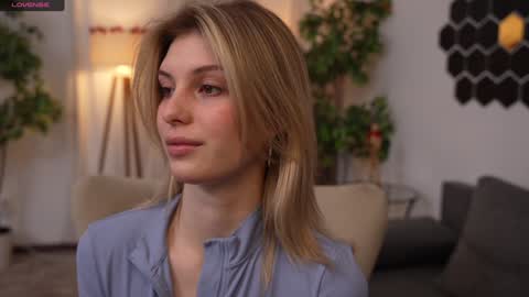 Snapshot of refined_style chatting on February 7, 2025, 7:18 am JessyinCherri yang online show from February 7, 2025, 7:18 am