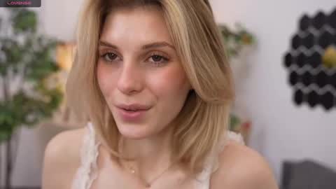 Snapshot of refined_style chatting on February 13, 2025, 1:26 pm JessyinCherri yang online show from February 13, 2025, 1:26 pm