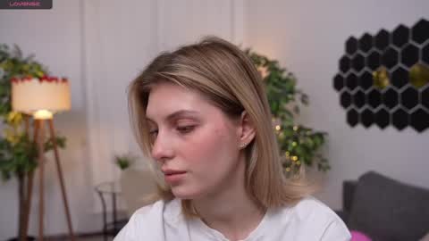 Snapshot of refined_style chatting on February 16, 2025, 7:15 am JessyinCherri yang online show from February 16, 2025, 7:15 am