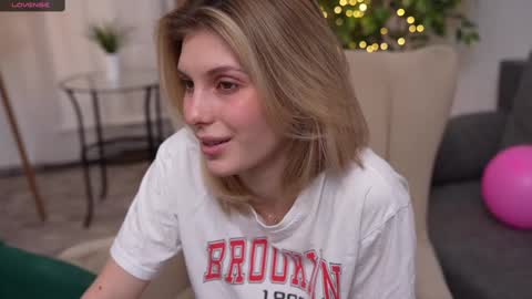 Snapshot of refined_style chatting on February 16, 2025, 10:21 am JessyinCherri yang online show from February 16, 2025, 10:21 am