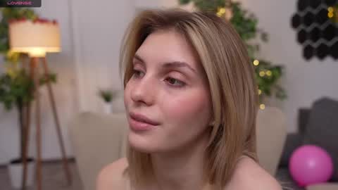 Snapshot of refined_style chatting on February 17, 2025, 7:26 am JessyinCherri yang online show from February 17, 2025, 7:26 am