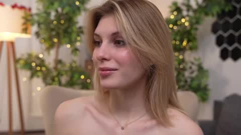 Snapshot of refined_style chatting on February 20, 2025, 7:34 am JessyinCherri yang online show from February 20, 2025, 7:34 am