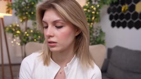 Snapshot of refined_style chatting on February 22, 2025, 7:01 am JessyinCherri yang online show from February 22, 2025, 7:01 am