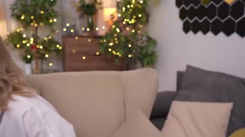 Snapshot of refined_style chatting on February 24, 2025, 7:11 am JessyinCherri yang online show from February 24, 2025, 7:11 am