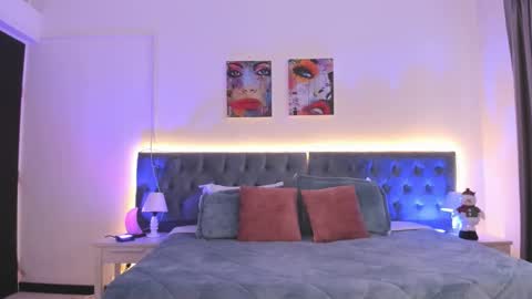 Snapshot of regina_blum chatting on December 14, 2025, 12:32 pm Regina online show from December 14, 2025, 12:32 pm