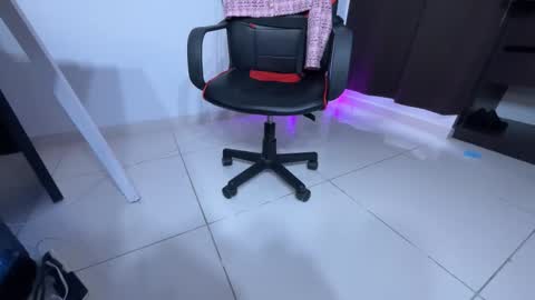 Snapshot of regina_mills_milk chatting on January 15, 2026, 11:37 am regina_mills_milk online show from January 15, 2026, 11:37 am