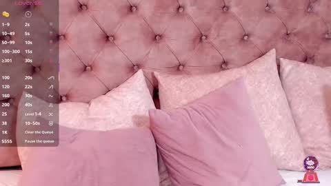 Snapshot of regina_noctixx chatting on December 4, 2025, 11:02 pm Regina online show from December 4, 2025, 11:02 pm