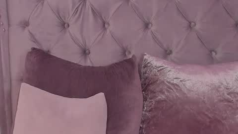 Snapshot of regina_noctixx chatting on December 16, 2025, 10:15 pm Regina online show from December 16, 2025, 10:15 pm